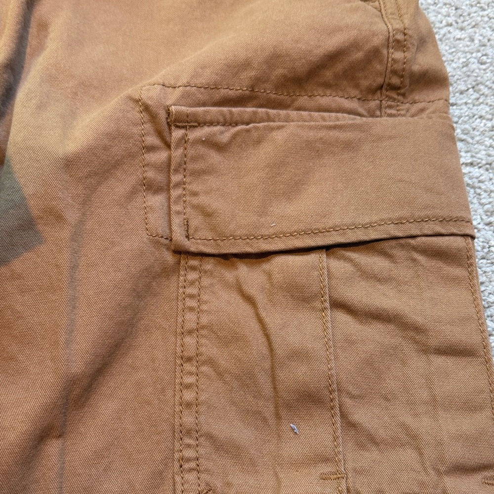 Old Navy Men's Tan Cargo Shorts - Picture 4 of 4